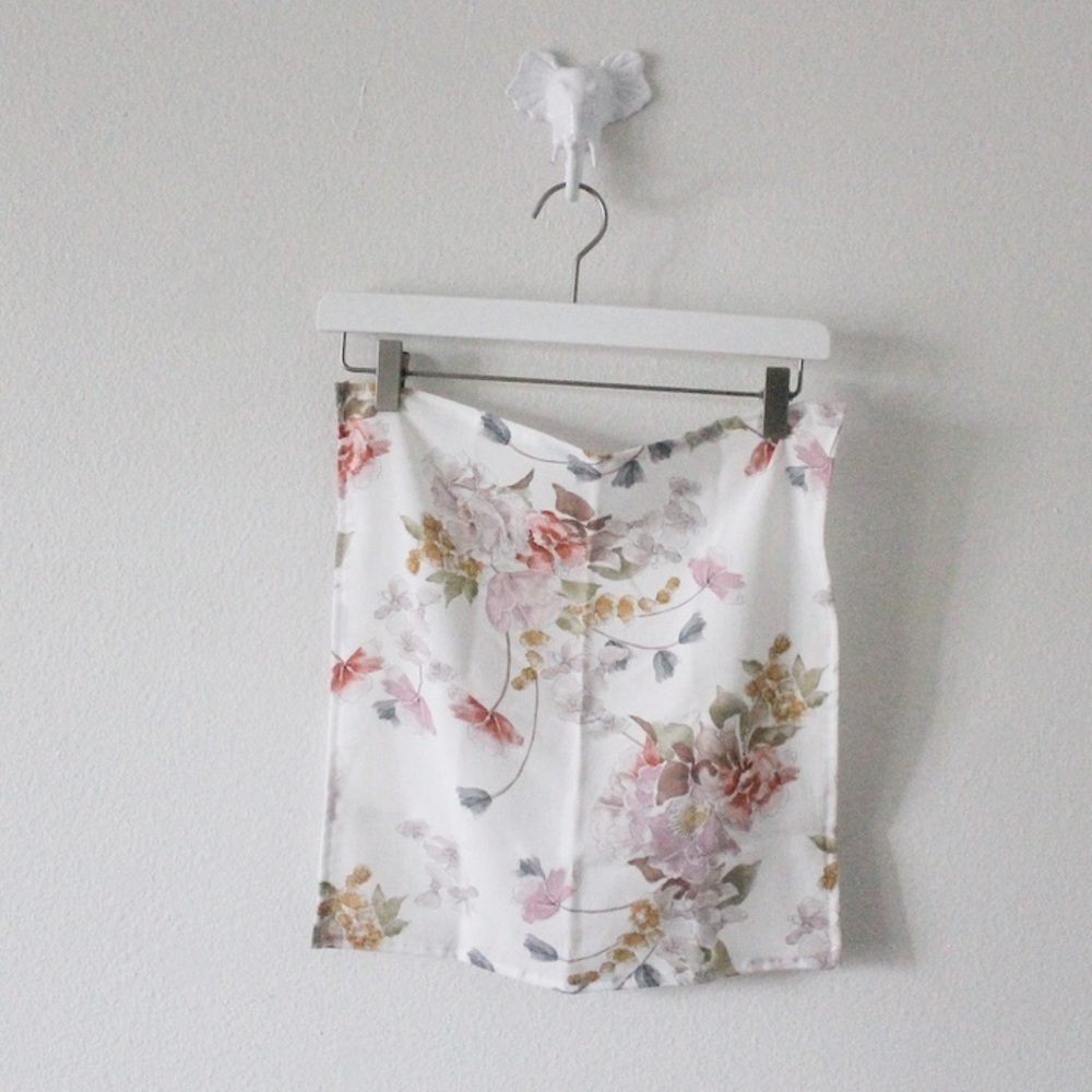 NWT HANDMADE Floral 16” x 16” Scarf #14 L987